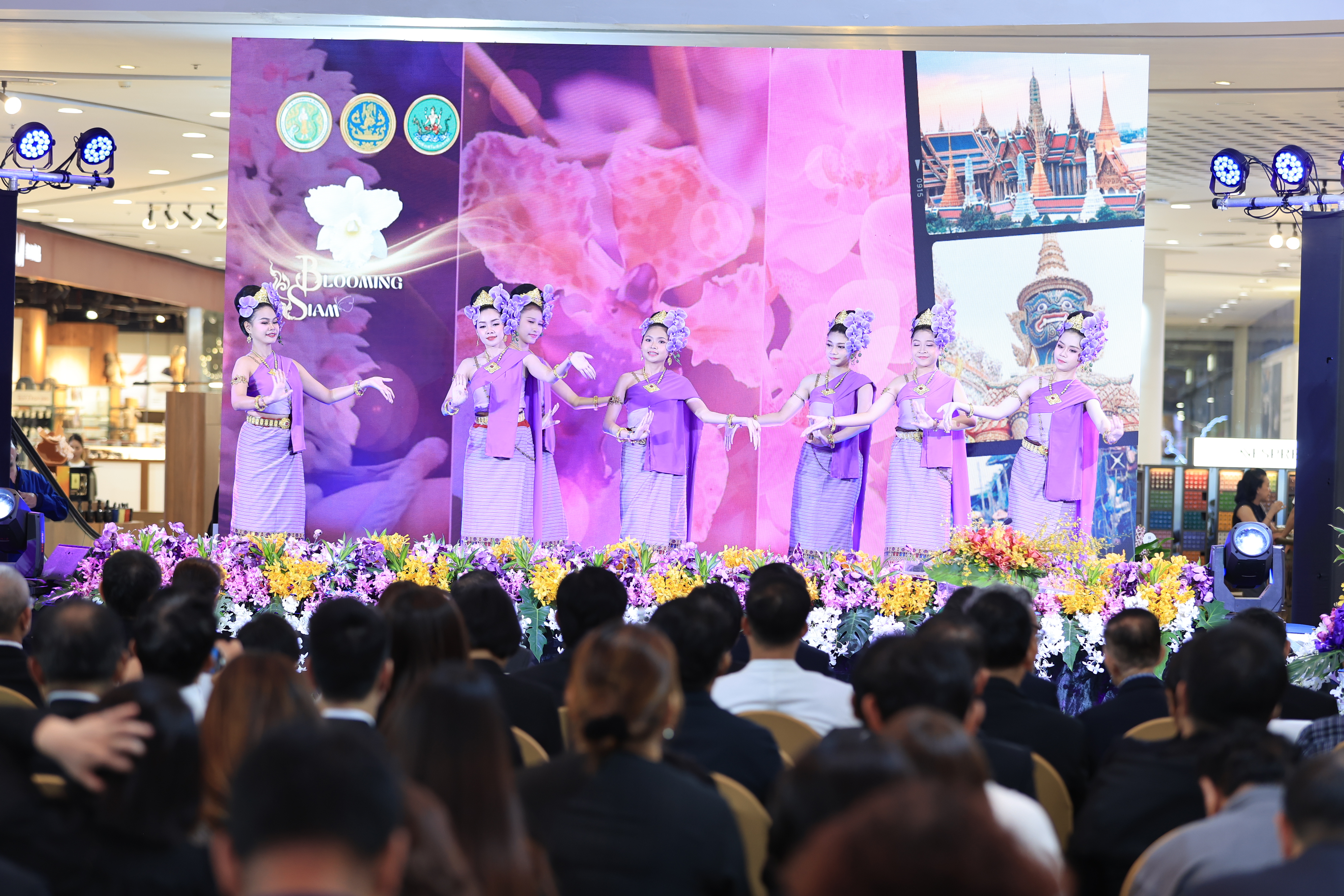 title - เลขาธิการ ส.ป.ก. ร่วมเป็นเกียรติในพิธีเปิดวันกล้วยไม้แห่งชาติ ณ ห้างสรรพสินค้าเซ็นทรัลเวสต์เกต 